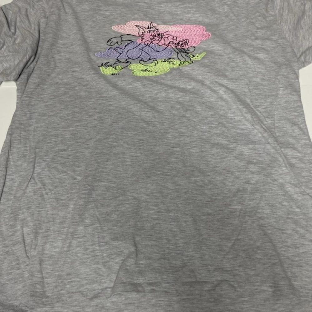 Gray Tom and Jerry cotton & polyester t-shirt with graphic of a cartoon characte